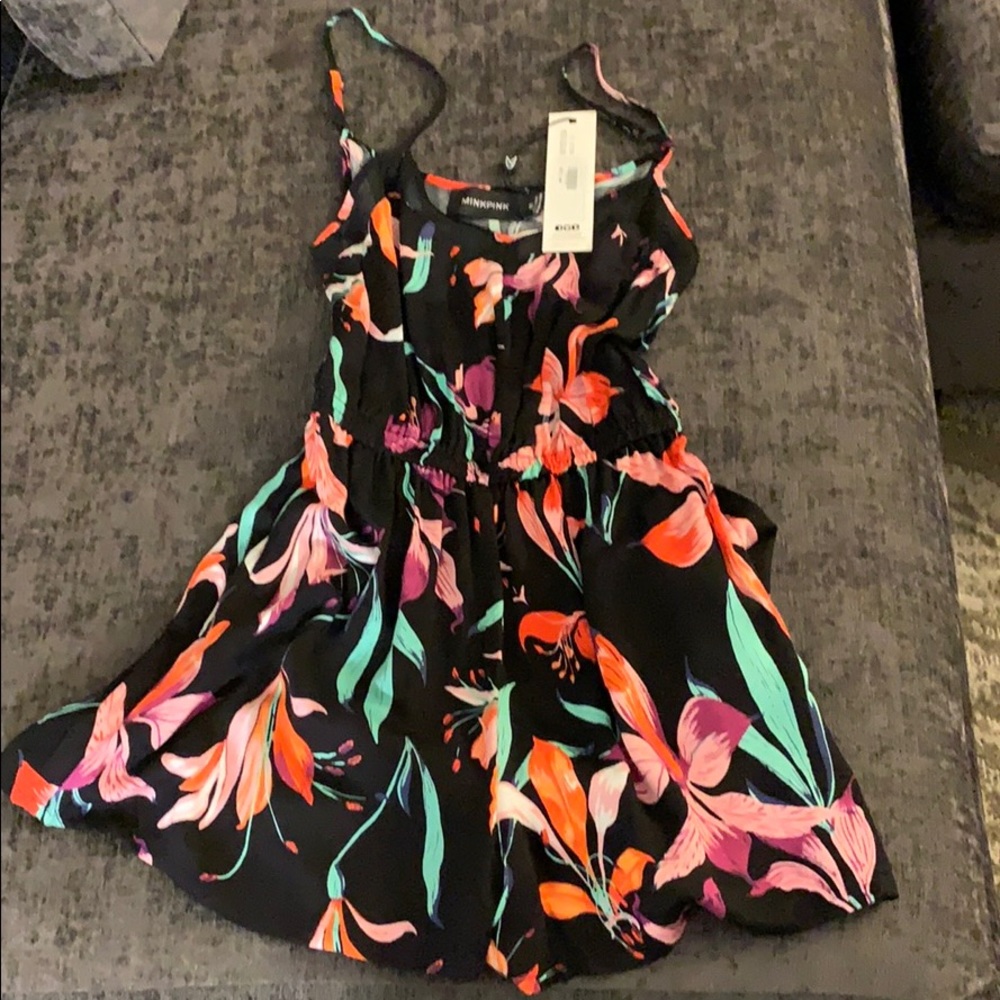 NWT Mink Pink Floral Romper With Pockets - Picture 1 of 7